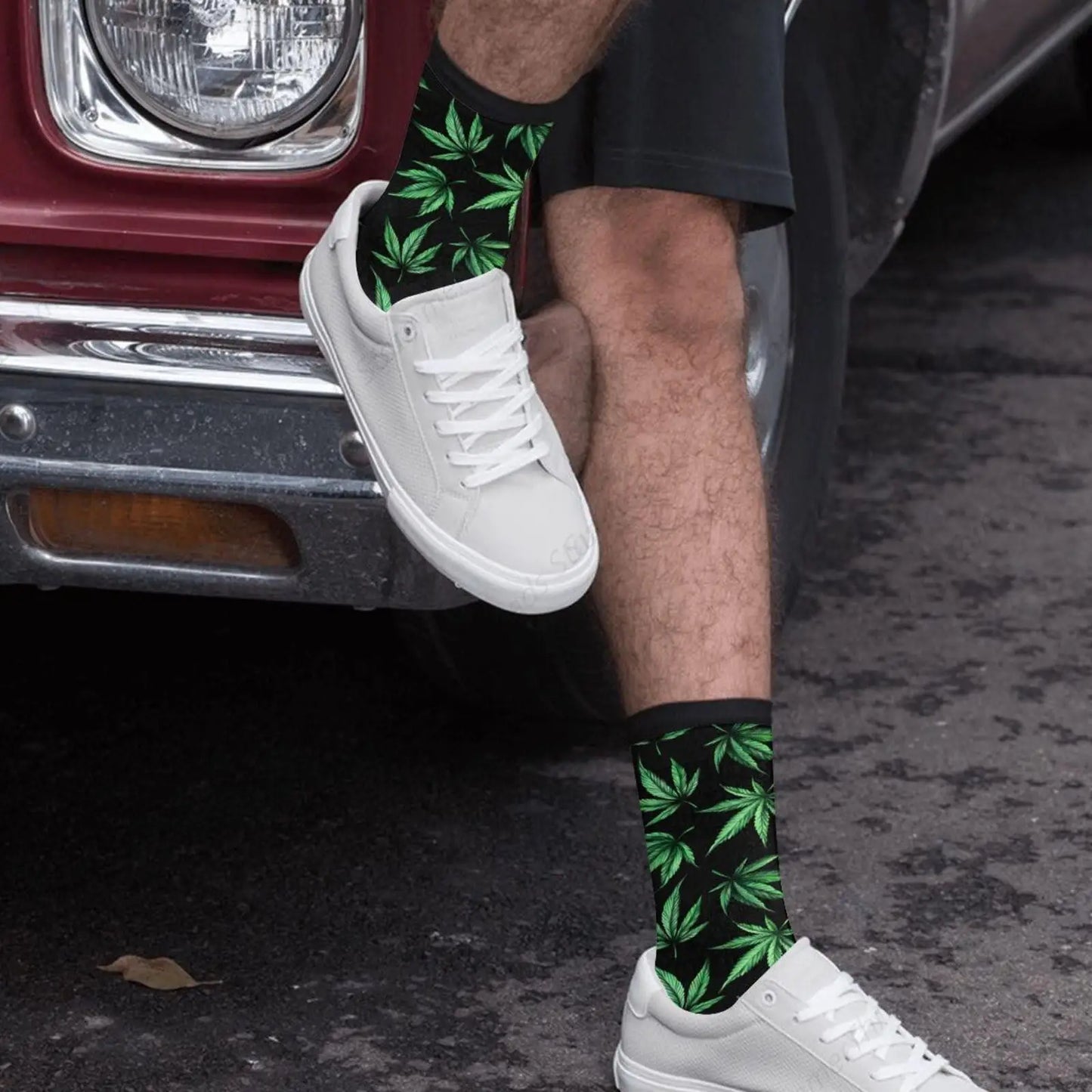 Cannabis Marijuanas Purple Black Casual Unisex Novelty Fun Crew Socks Fashion Comfortable Men And Women Crazy Dress Socks